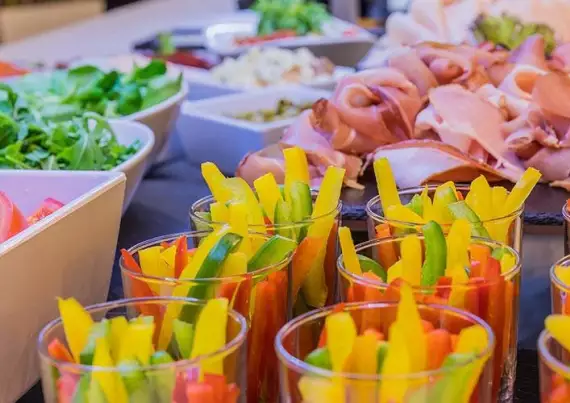 Köstliches und gesundes frühstücksbuffet