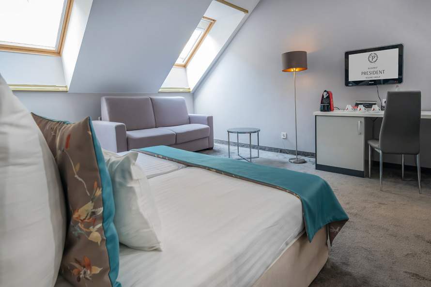  Zimmer und Suiten  Superior Mansardenzimmer mit Sofa, Hotel President